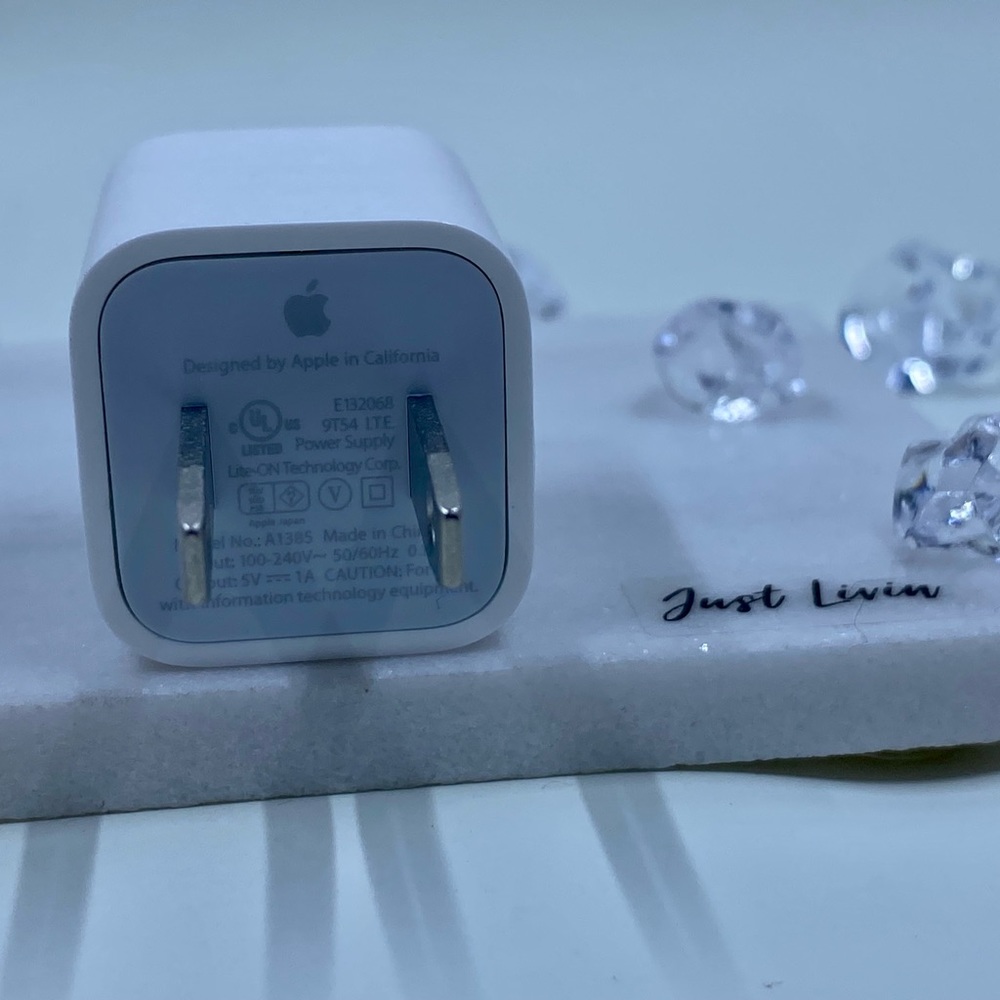 💋 Apple Brand USB Adapter - Picture 3 of 8